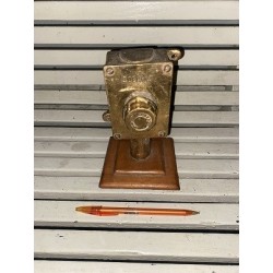 INTERRUPTOR MARINO CON PEANA DE MADERA